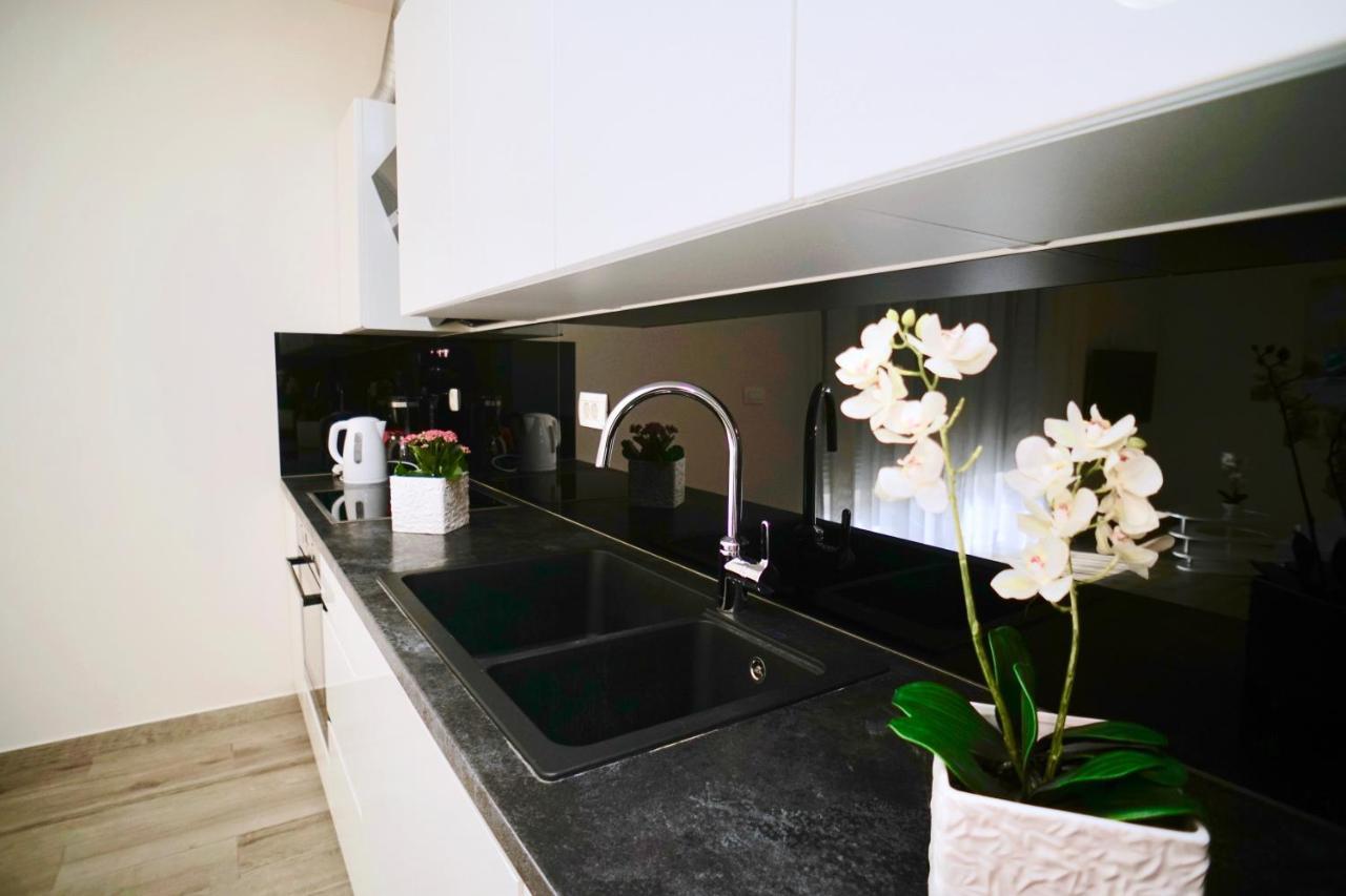 Aquamarie Apartment *